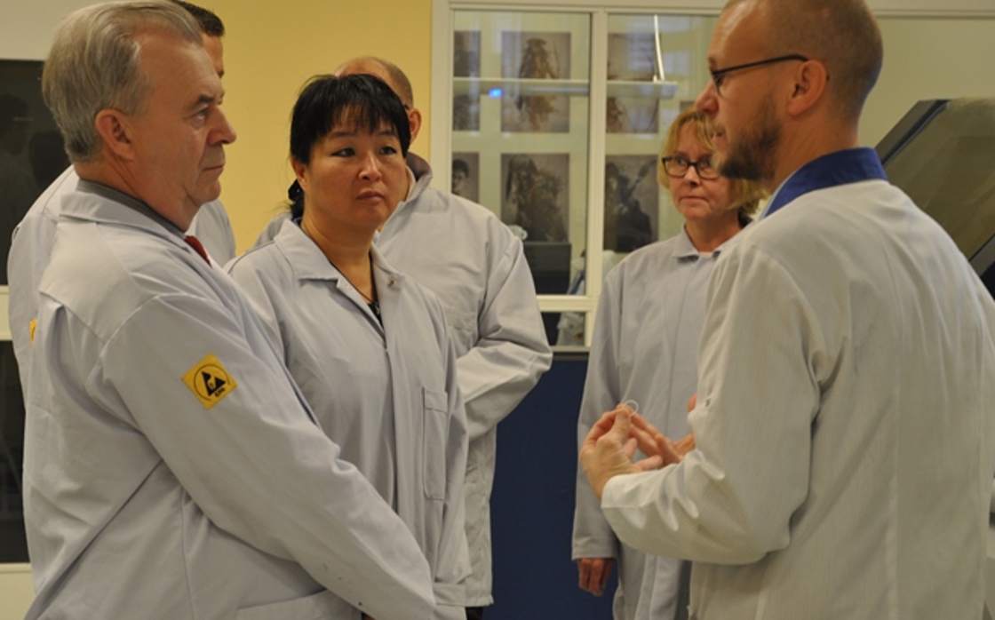 Government and municipality representatives visting the CrossControl production plant in Alfta.