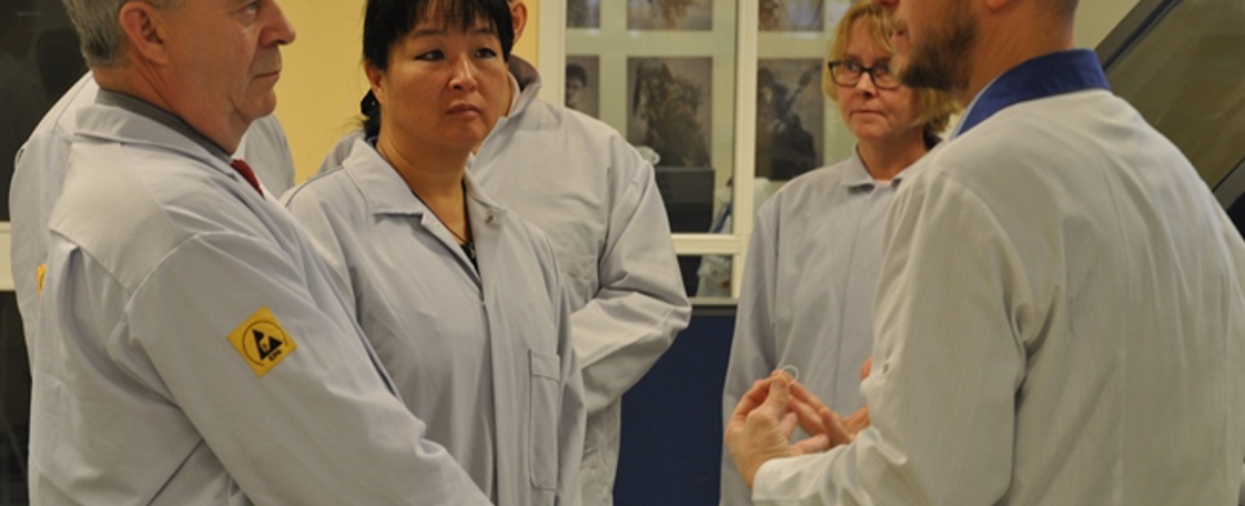 Government and municipality representatives visting the CrossControl production plant in Alfta.