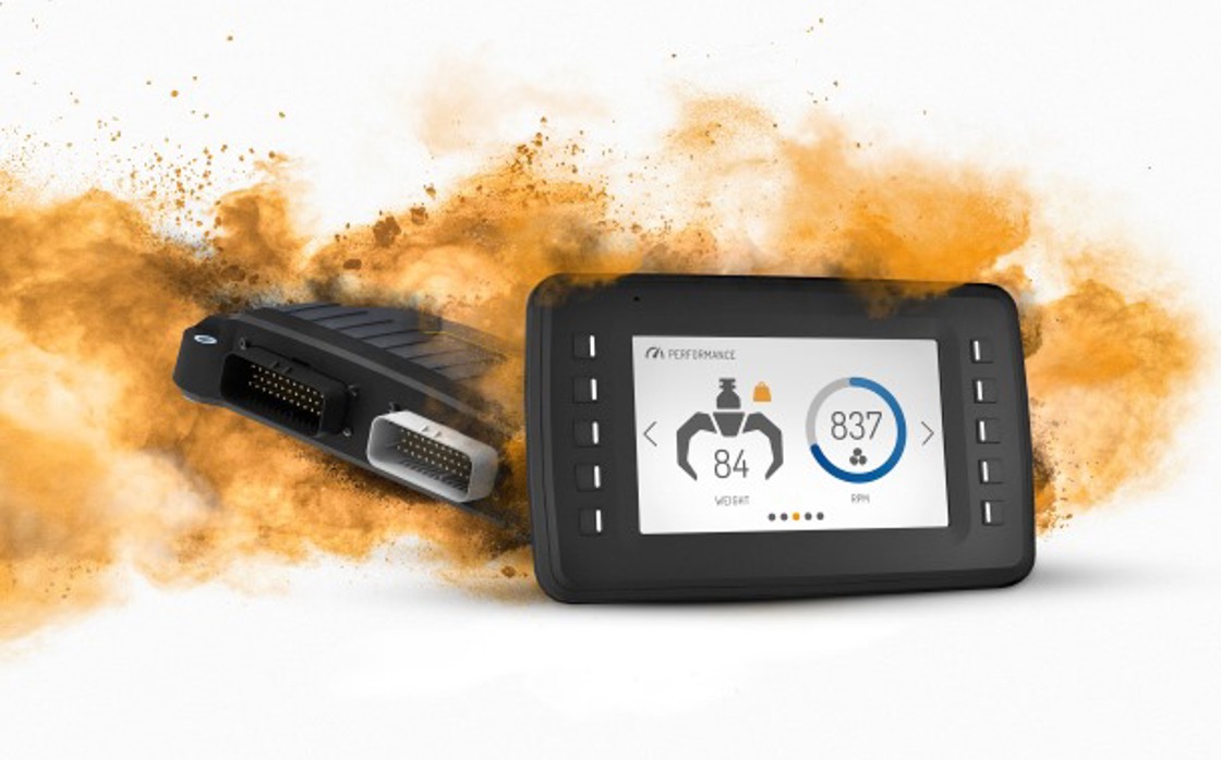 Controller and display computer in dust cloud.