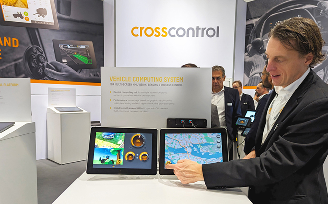 Display computers CCpilot V1000 on display at Agritechnica.