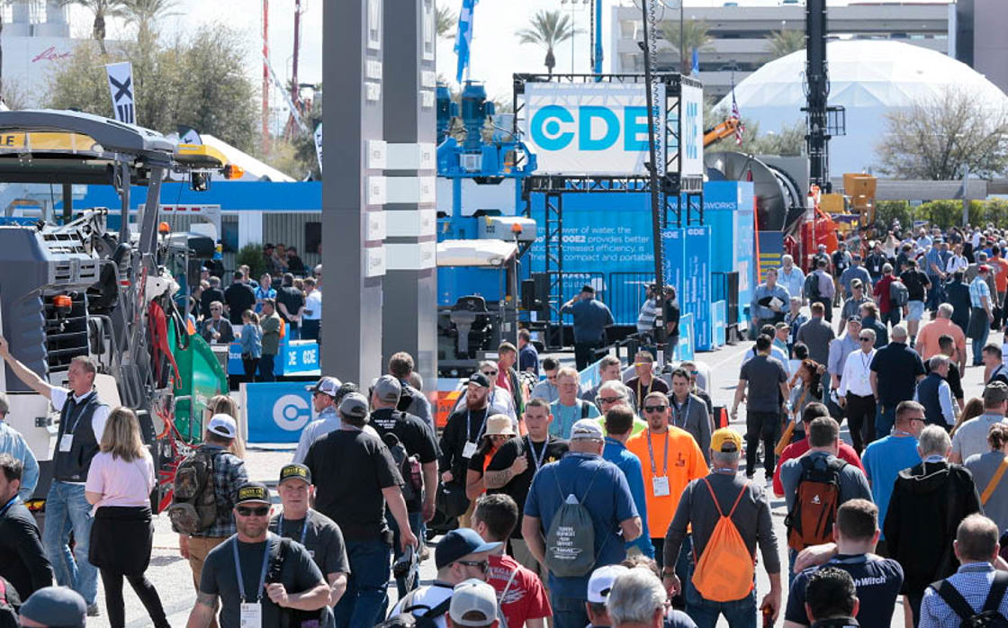 Conexpo crowd outside 2023.