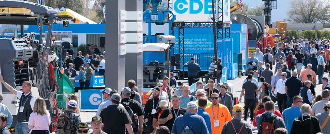 Conexpo crowd outside 2023.