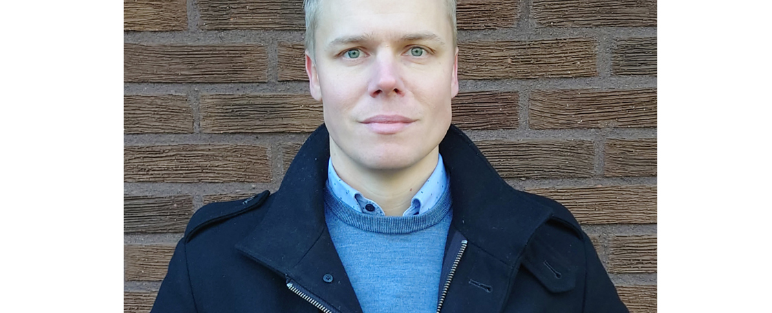 Photo of Richard Hedlund winning Lilla Polhemspriset.