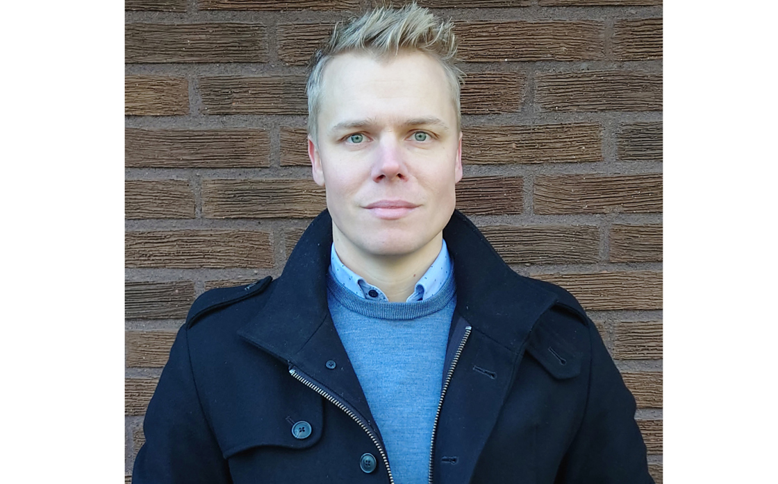 Photo of Richard Hedlund winning Lilla Polhemspriset.