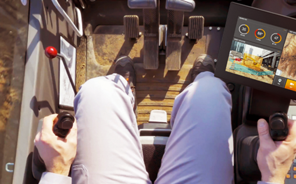 Display computer CCpilot V1000 in construction machine cabin.